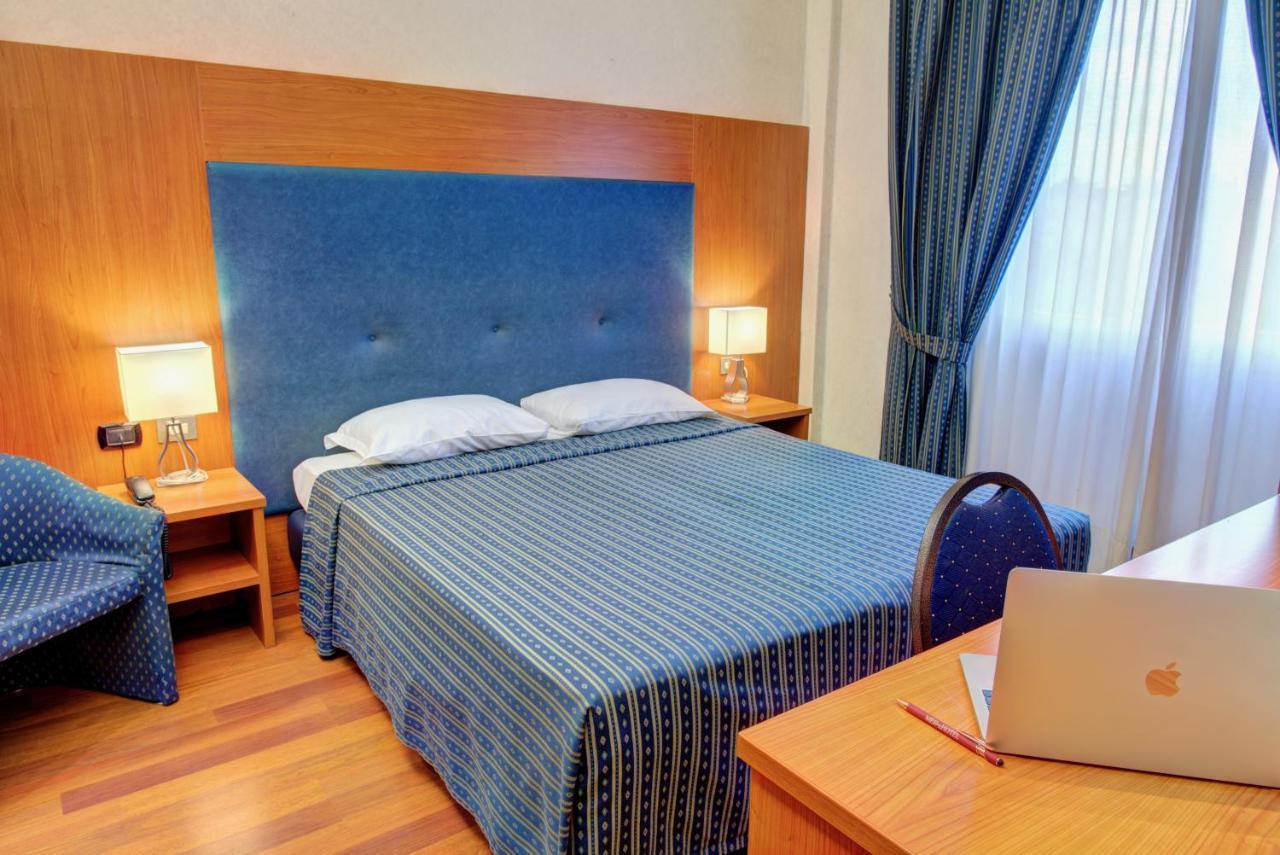 Hotel Mec Milánó Kültér fotó