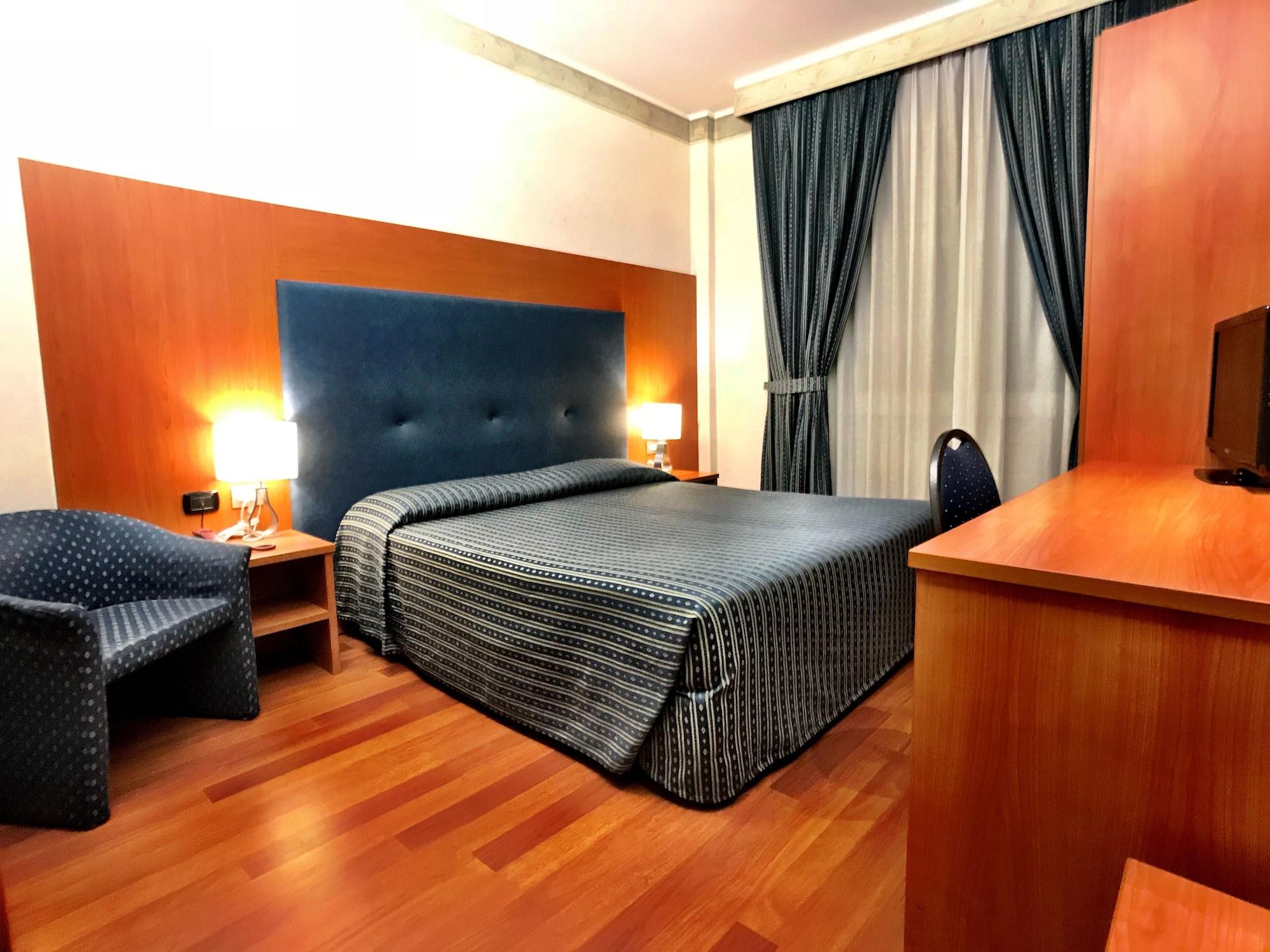 Hotel Mec Milánó Kültér fotó
