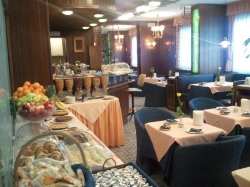 Hotel Mec Milánó Kültér fotó