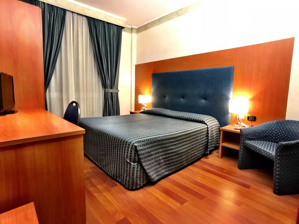 Hotel Mec Milánó Kültér fotó
