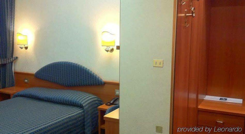 Hotel Mec Milánó Kültér fotó